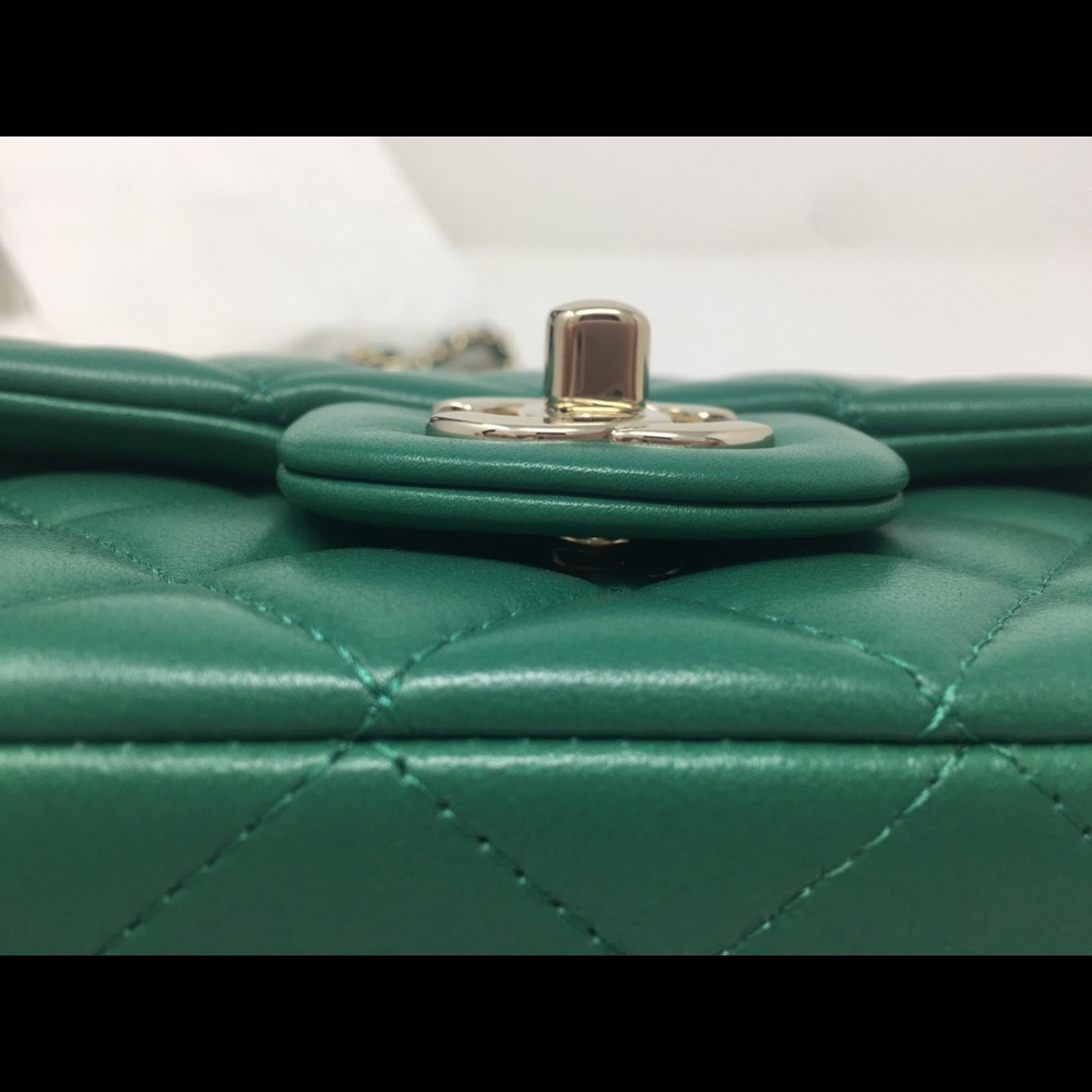 SOLD❤️22A Chanel emerald green top handle mini LGHW - Picture 7 of 16